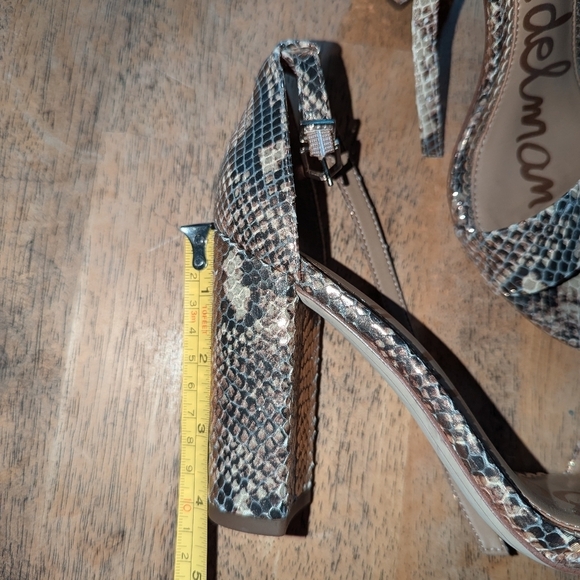 Like New Women's Sam Edelman heels size 6.5. 4" heel. Snake pattern heels. - Picture 3 of 5